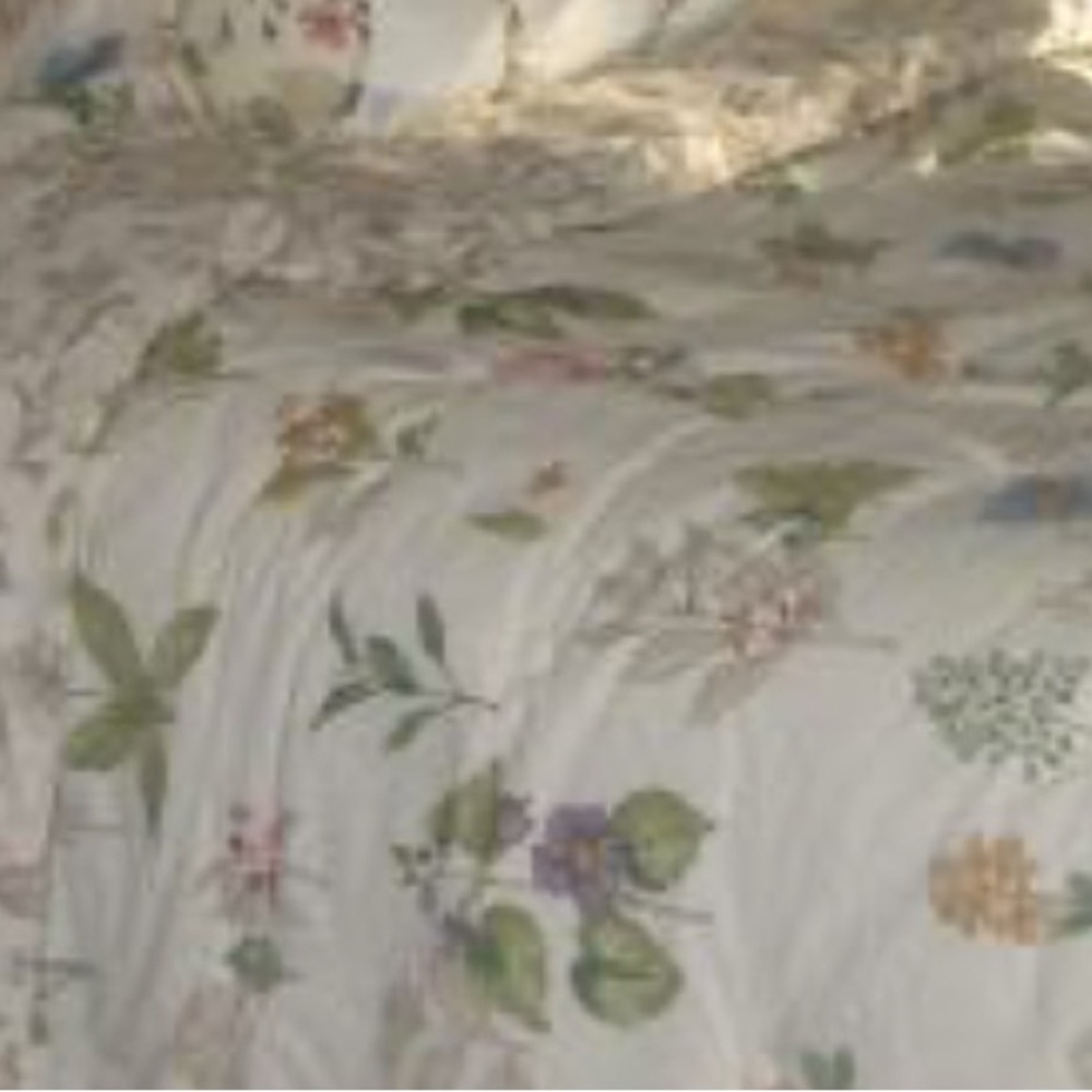 Longaberger Cream Floral quilt. Queen size